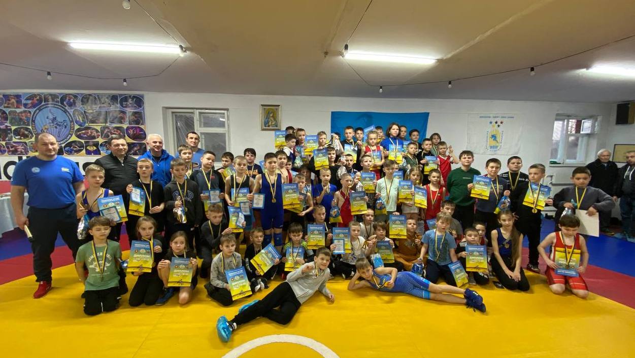 Переможці і призери з наставниками та гостями змагань